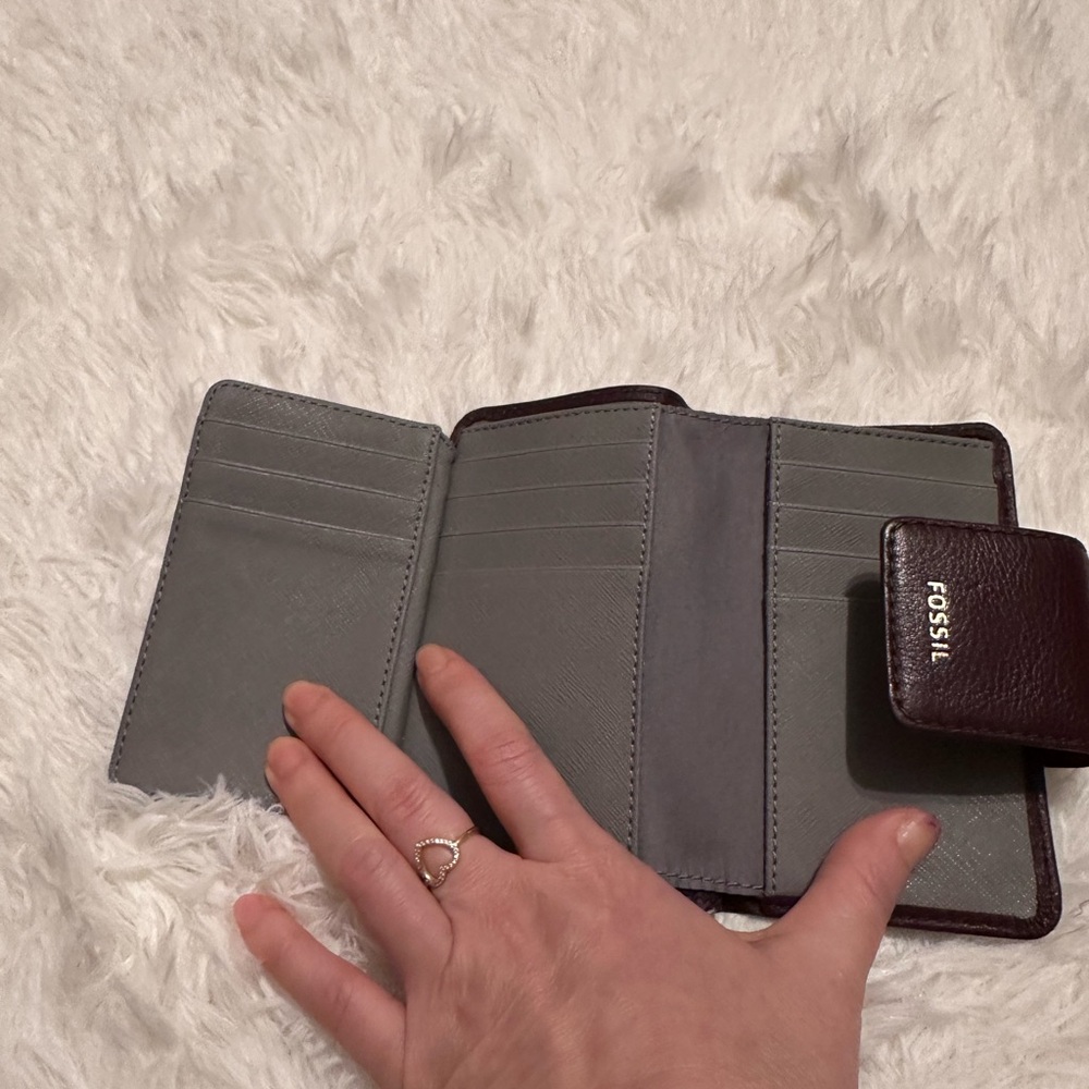 Fossil Dark Burgundy Leather Wallet - Picture 4 of 5